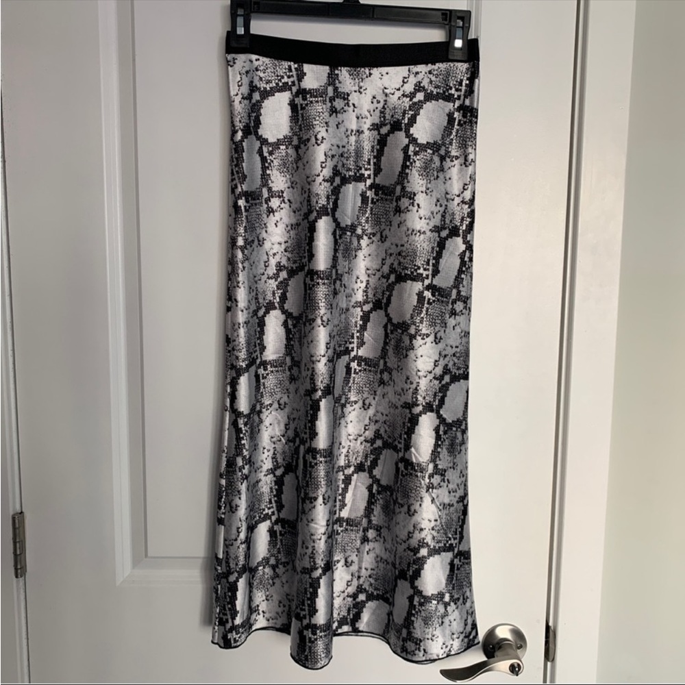Women’s XS VICTORIA’S SECRET x KNIT RIOT Black Snake Print Satin Midi Skirt NWT